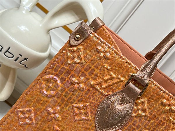 モノグラム型押し 光沢トート LOUIS VUITTON ルイヴィトン コピー バッグ  シンプル持ち手 外出コーデ向け ショップおすすめ