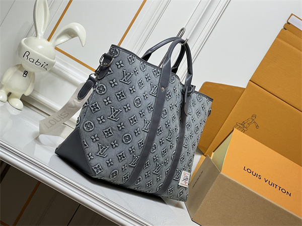 ボストンバッグ モノグラムエンボス デニム調 LOUIS VUITTON ルイ