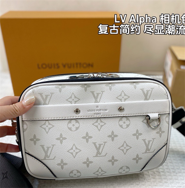 LV Alpha 2026トレンド春夏ルイヴィトンショルダーバッグコピー最高品質カジュアルスタイル