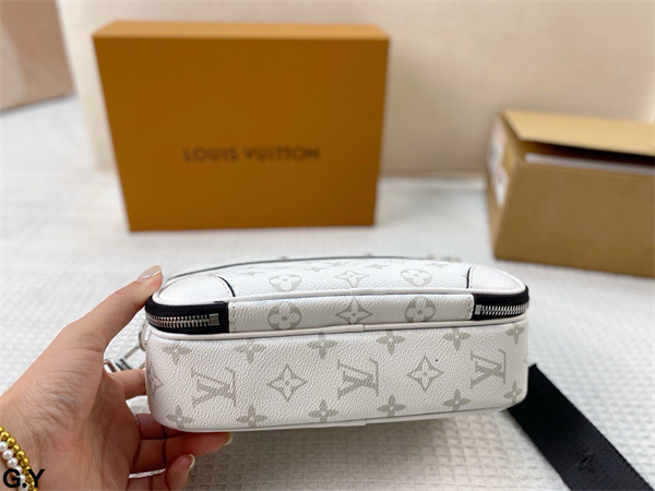 LV Alpha 2026トレンド春夏ルイヴィトンショルダーバッグコピー最高品質カジュアルスタイル