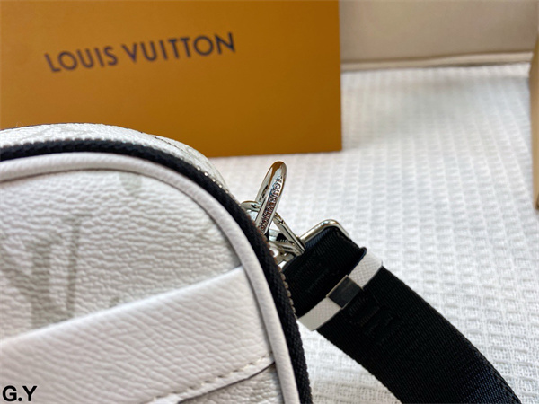 LV Alpha 2026トレンド春夏ルイヴィトンショルダーバッグコピー最高品質カジュアルスタイル