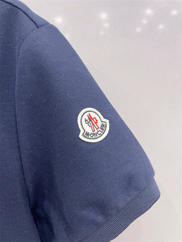 襟付きトップス ロゴ入り スマート見え MONCLER モンクレール コピー 半袖ポロ デイリー向け 即戦力アイテム