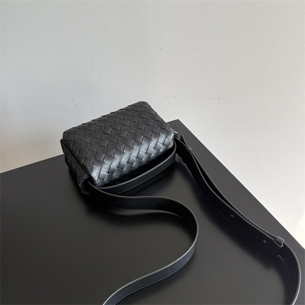 BV 26最新作 Intrecciato Mini Bag ボッテガ ヴェネタ ショルダーバッグコピー収納性抜群