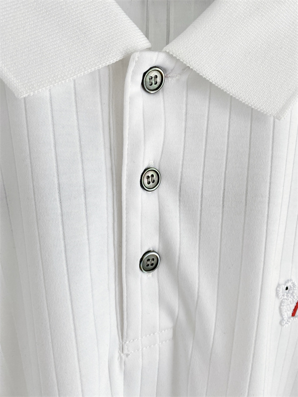ラグジュアリーカジュアル ストライプディテール スリムフィット THOM BROWNE トムブラウン コピー ポロシャツ 主役級 人気上昇中 買い足し候補