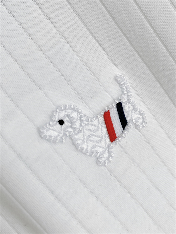 ラグジュアリーカジュアル ストライプディテール スリムフィット THOM BROWNE トムブラウン コピー ポロシャツ 主役級 人気上昇中 買い足し候補