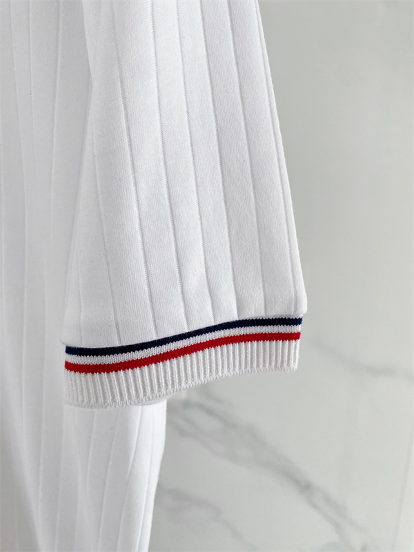 ラグジュアリーカジュアル ストライプディテール スリムフィット THOM BROWNE トムブラウン コピー ポロシャツ 主役級 人気上昇中 買い足し候補