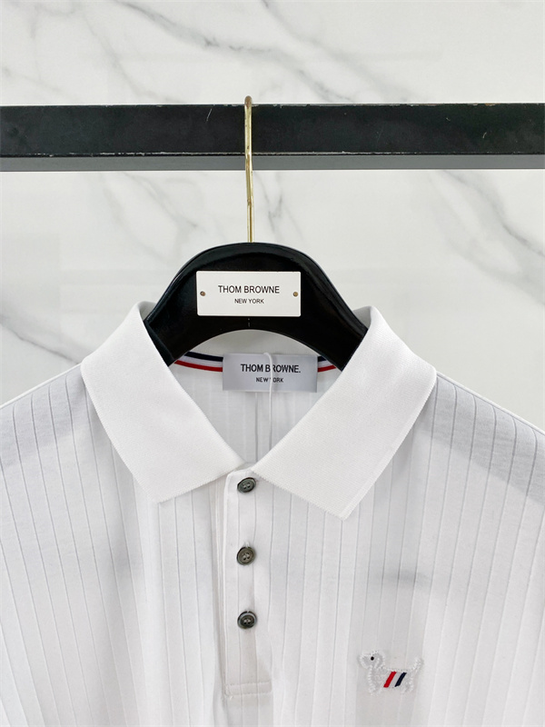 ラグジュアリーカジュアル ストライプディテール スリムフィット THOM BROWNE トムブラウン コピー ポロシャツ 主役級 人気上昇中 買い足し候補