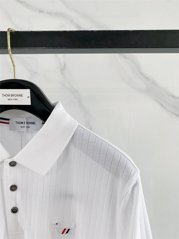 ラグジュアリーカジュアル ストライプディテール スリムフィット THOM BROWNE トムブラウン コピー ポロシャツ 主役級 人気上昇中 買い足し候補