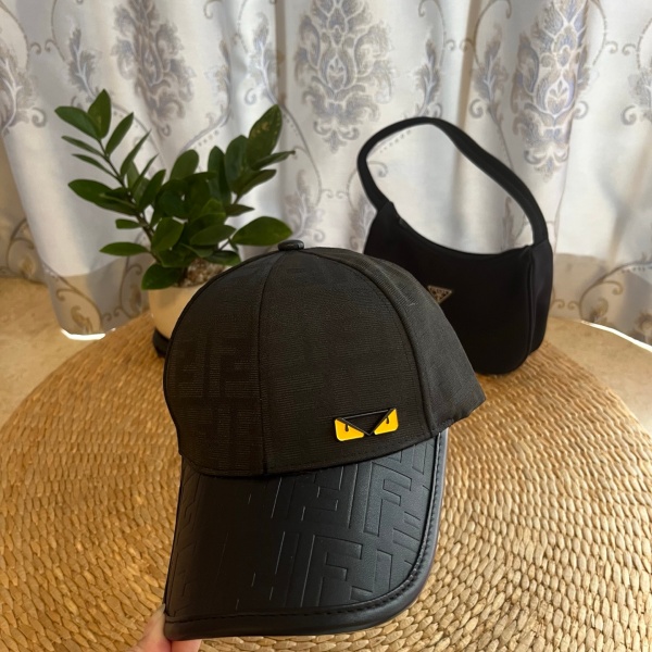 FENDI コピー モンスターアイ キャップ FF総柄 ベースボールキャップ