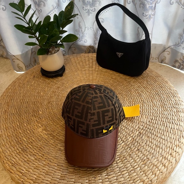 FENDI コピー モンスターアイ キャップ FF総柄 ベースボールキャップ 旬顔 人気上昇中 ユニセックス