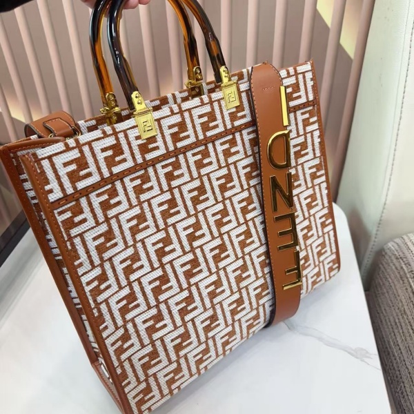 FENDI コピー モノグラム キャンバストートバッグ ゴールド金具 2WAY仕様 着映えアイテム