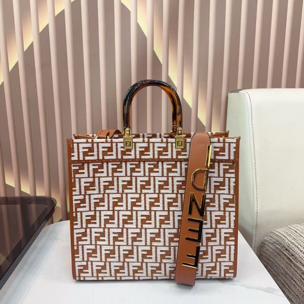 FENDI コピー モノグラム キャンバストートバッグ ゴールド金具 2WAY仕様 着映えアイテム