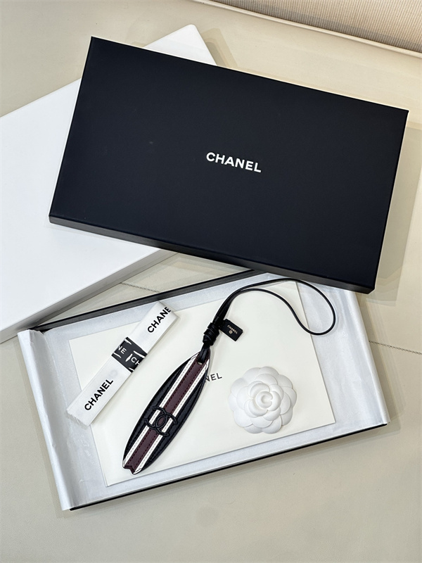 シャネルバッグチャームコピー高級感2026流行り車内用アクセサリー腰の飾り キーホルダーCHANEL