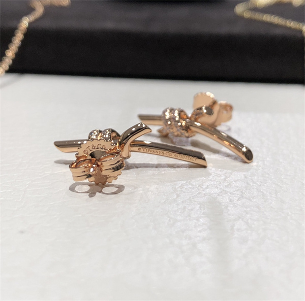2026話題必至 Tiffany knotティファニーピアスコピートレンド高級アクセサリープレゼント最適新品
