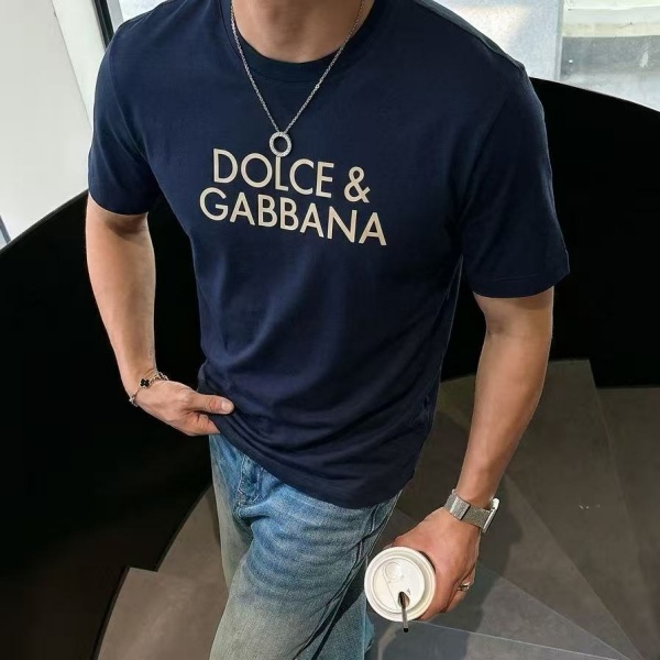 DOLCE&GABBANA コピー ロゴプリント半袖Tシャツ 2026新作 旬顔 着映え デイリー主力