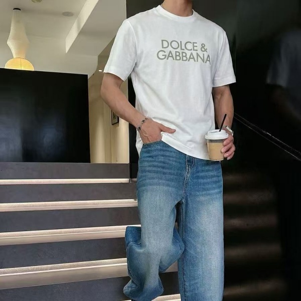 DOLCE&GABBANA コピー ロゴプリント半袖Tシャツ 2026新作 旬顔 着映え デイリー主力