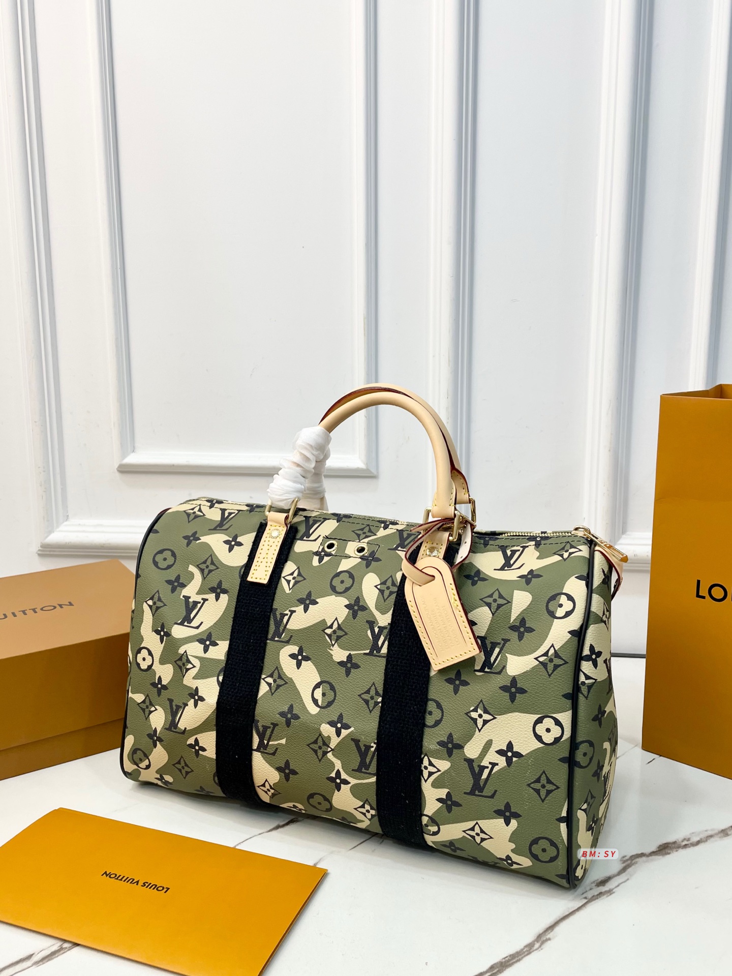 モノグラム カモフラージュ柄 人気上昇中 キーポル風 LOUIS VUITTON ルイヴィトン コピー バッグ 旅行対応 大容量スタイル