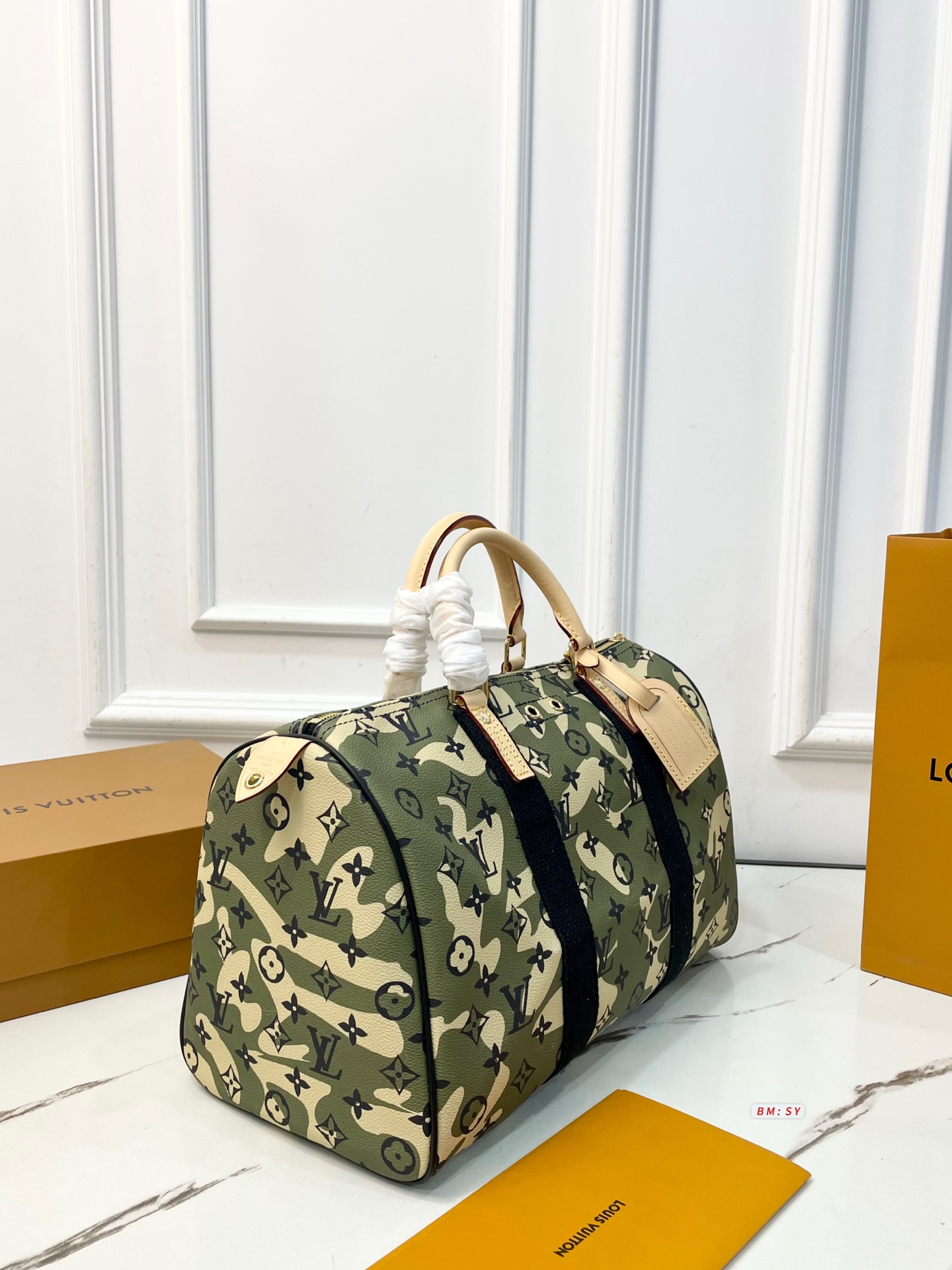 モノグラム カモフラージュ柄 人気上昇中 キーポル風 LOUIS VUITTON ルイヴィトン コピー バッグ 旅行対応 大容量スタイル