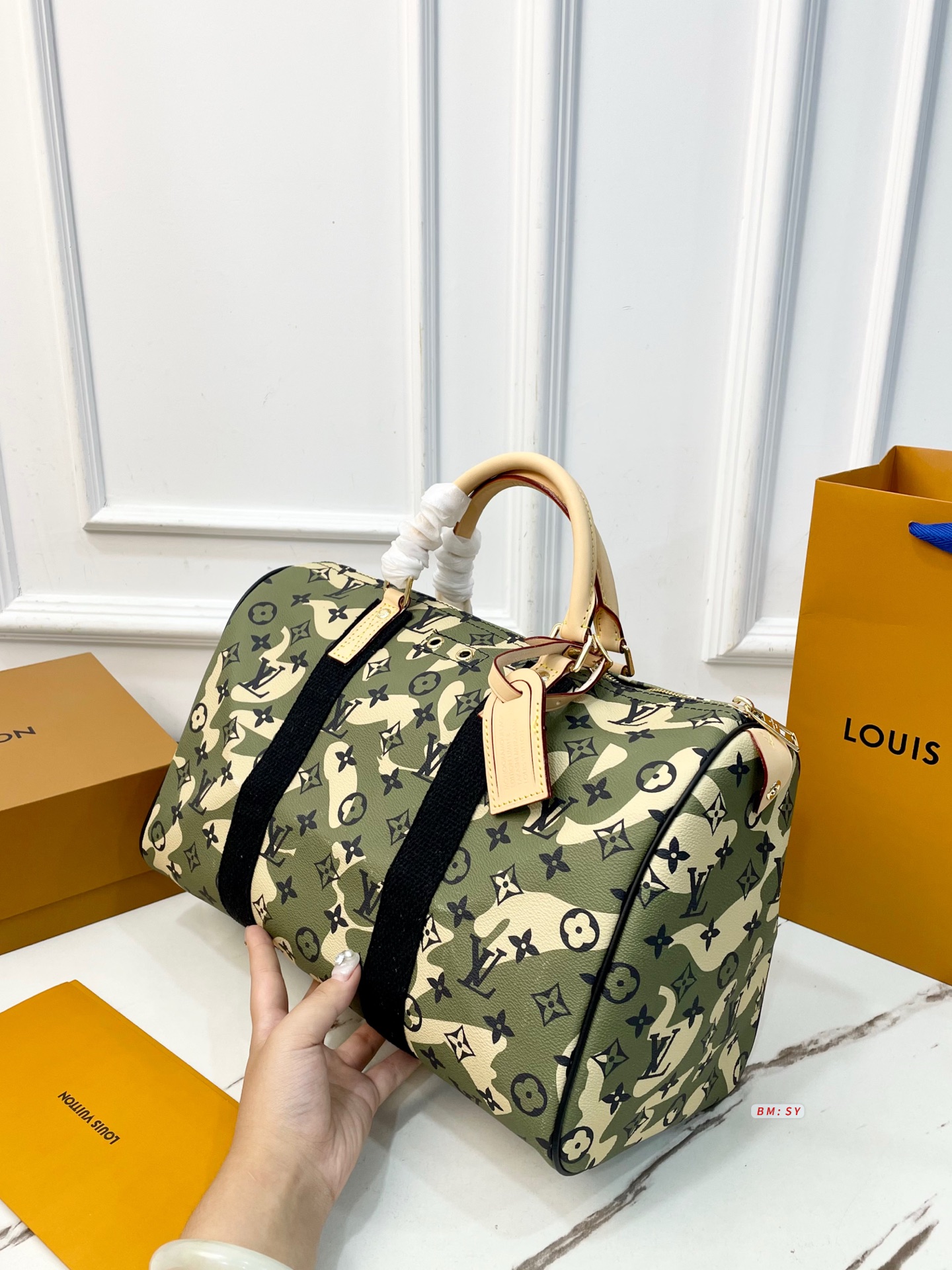 モノグラム カモフラージュ柄 人気上昇中 キーポル風 LOUIS VUITTON ルイヴィトン コピー バッグ 旅行対応 大容量スタイル