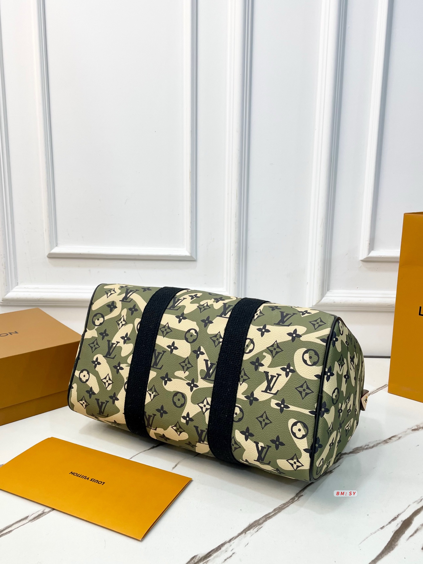 モノグラム カモフラージュ柄 人気上昇中 キーポル風 LOUIS VUITTON ルイヴィトン コピー バッグ 旅行対応 大容量スタイル