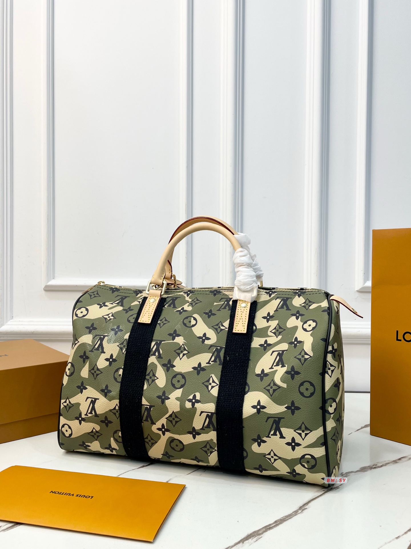 モノグラム カモフラージュ柄 人気上昇中 キーポル風 LOUIS VUITTON ルイヴィトン コピー バッグ 旅行対応 大容量スタイル