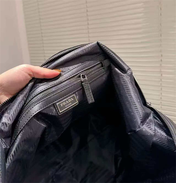 品質保証2026プラダボストンバッグコピー PRADA メンズ新作手持ちで機内持ち込みもラクラク