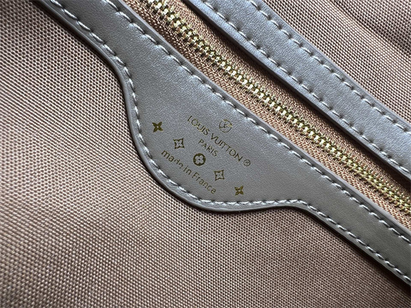 モノグラム 今季注目 キーポル風 LOUIS VUITTON ルイヴィトン コピー バッグ 旅行対応 収納力あり