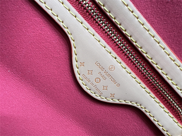 チェリー柄 選ばれやすい ダッフルスタイル 大容量 トラベル対応 LOUIS VUITTON ルイヴィトン コピー バッグ