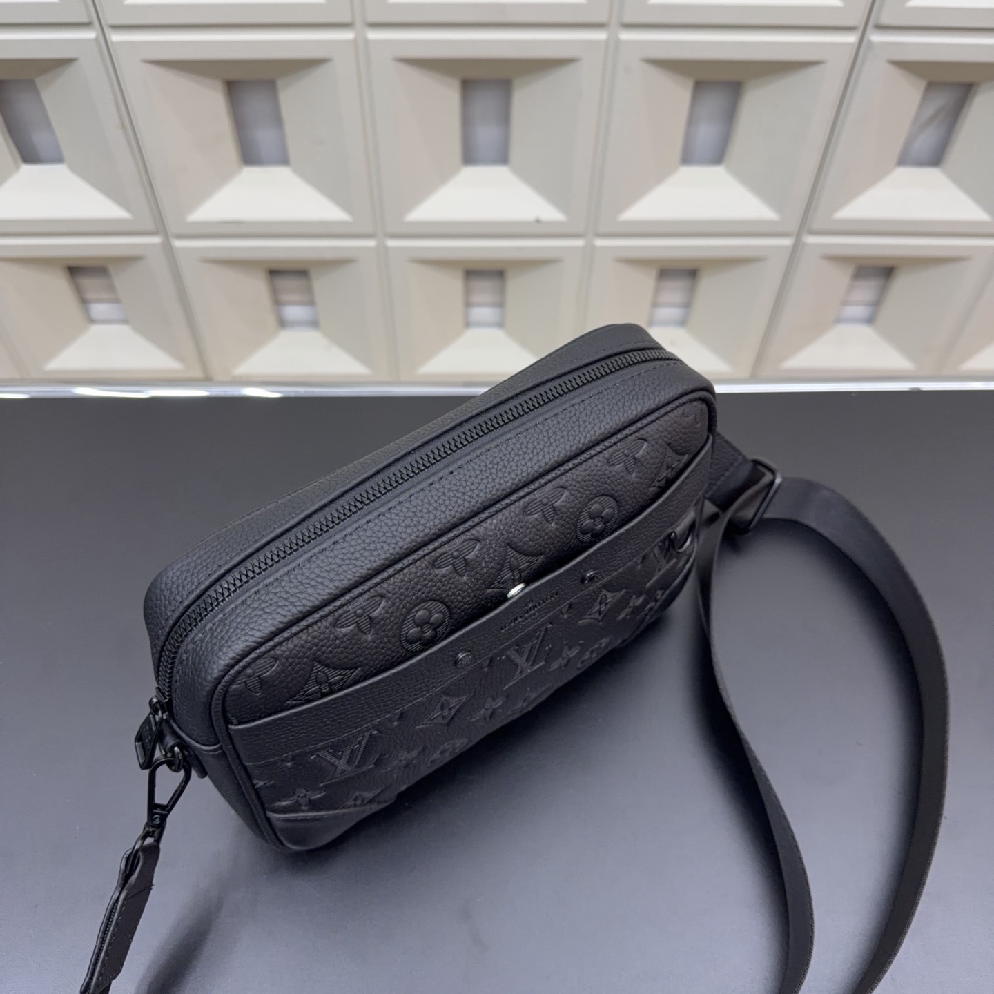 2026メンズトレンド☆Louisvuitton 新作ルイヴィトンショルダーバッグコピーモノグラム