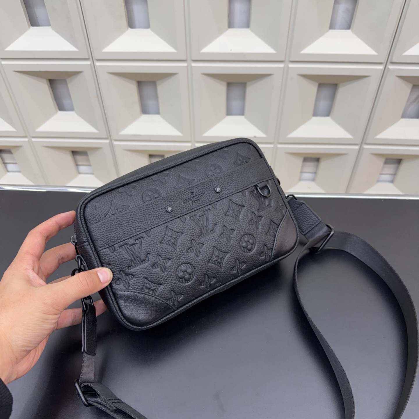 2026メンズトレンド☆Louisvuitton 新作ルイヴィトンショルダーバッグコピーモノグラム