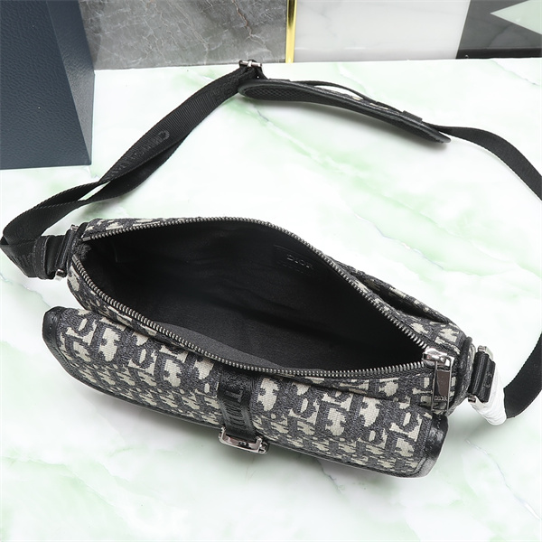 2026定番Dior Oblique ディオール メッセンジャーバッグスーパーコピーお洒落 上質なアイテム