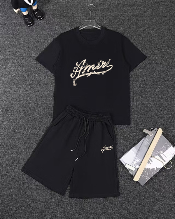 モノトーンロゴデザイン ラウンジセットアップ スポーティーコーデ AMIRI アミリ コピー セットアップ こなれ見え 即戦力