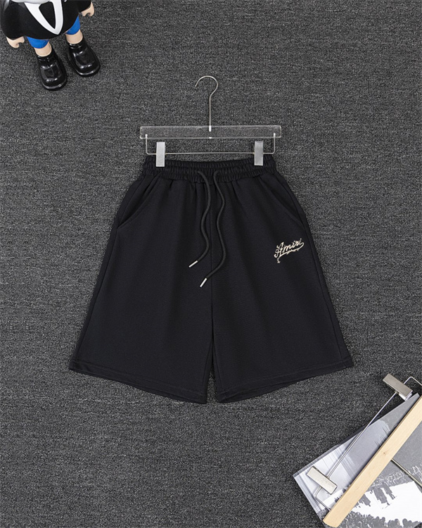 モノトーンロゴデザイン ラウンジセットアップ スポーティーコーデ AMIRI アミリ コピー セットアップ こなれ見え 即戦力