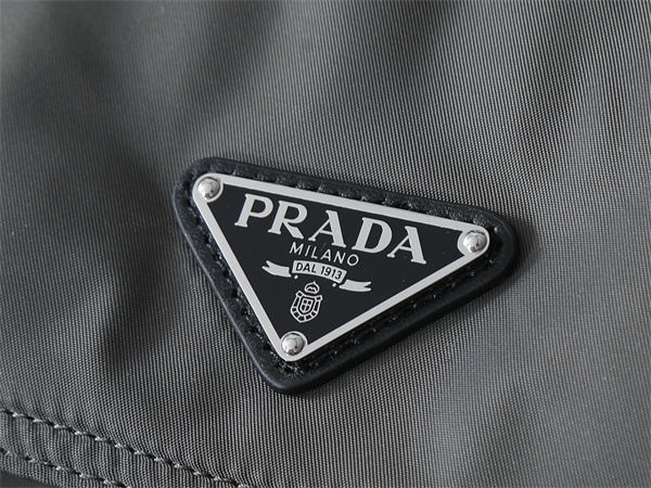 収納性抜群☆☆PRADAプラダリュックサックコピー使い勝手2VZ118多機能人気