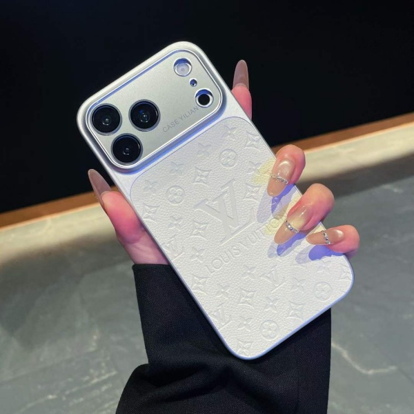 LOUIS VUITTON コピー IPHONE17 新作 スマホケース エンボス加工 軽量フィット 高級レザー風 トレンド