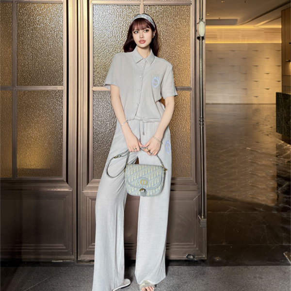 上品カジュアル きれいめニット風トップス×パンツ こなれ感 DIOR ディオール コピー セットアップ 通勤対応 軽量 快適デイリー