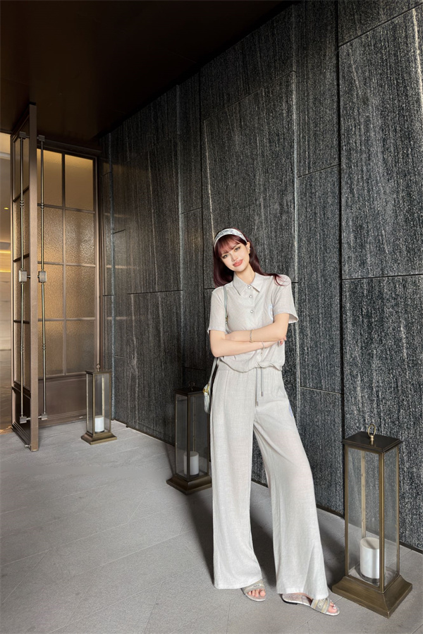 上品カジュアル きれいめニット風トップス×パンツ こなれ感 DIOR ディオール コピー セットアップ 通勤対応 軽量 快適デイリー