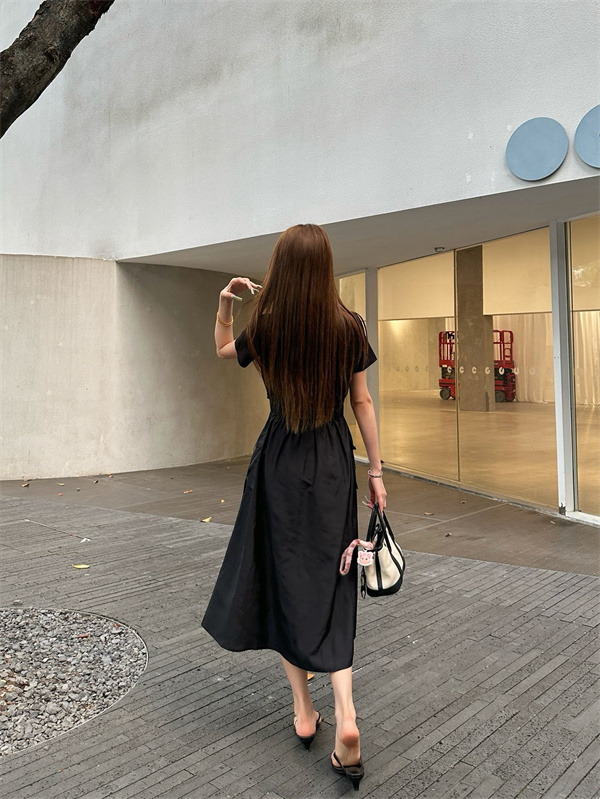 2026ss ギャザーデザイン フレアワンピース ミニマルシルエット PRADA プラダ コピー ワンピース フェミニンモードスタイル