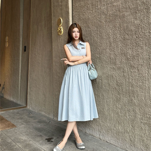 2026新作 ノースリーブシャツワンピース ギャザーデザイン MIUMIU ミュウミュウ コピー ワンピース 上品フェミニン ナチュラルガーリー
