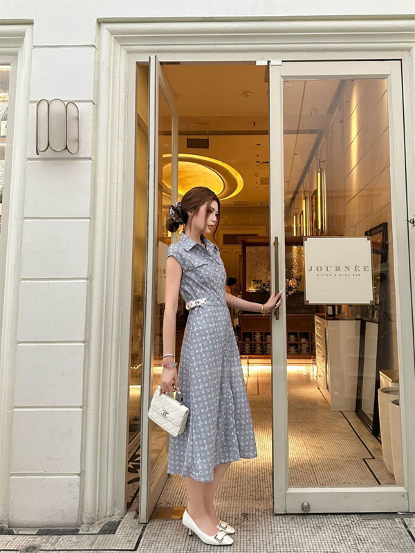 人気上昇 グレーモノグラムワンピース ノースリーブ風 LOUIS VUITTON ルイヴィトン コピー ワンピース ウエストマーク きれいめスタイル
