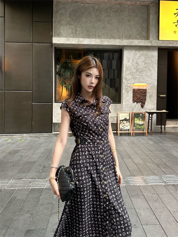 モノグラムシャツワンピース フレンチシック 着痩せシルエット LOUIS VUITTON ルイヴィトン コピー ワンピース 主役級ラグジュアリーコーデ