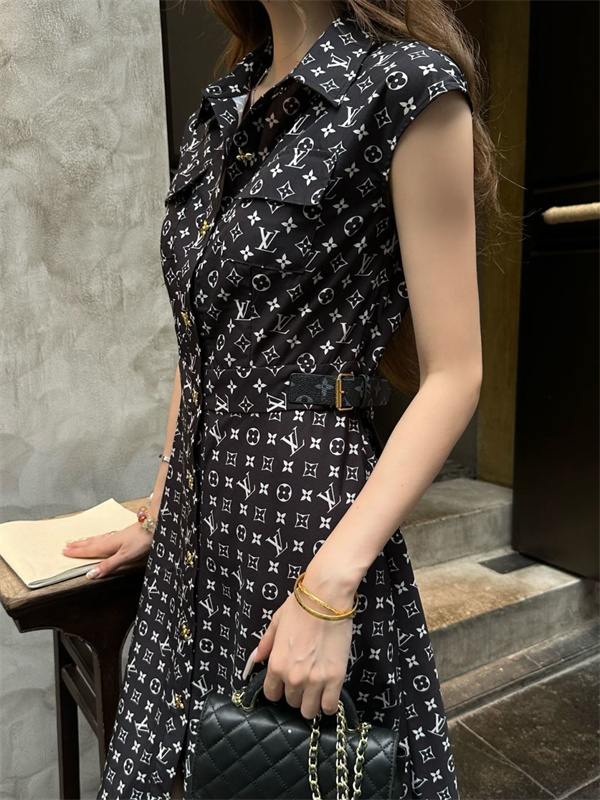 モノグラムシャツワンピース フレンチシック 着痩せシルエット LOUIS VUITTON ルイヴィトン コピー ワンピース 主役級ラグジュアリーコーデ