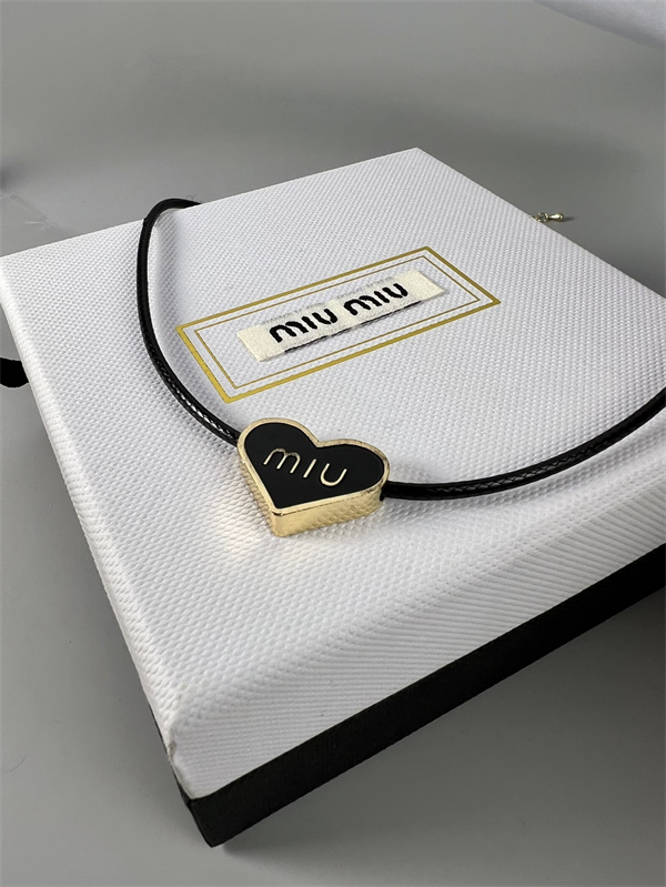 miumiuネックレスミュウミュウチョーカーコピー 2026トレンドおしゃれ新作アクセサリー