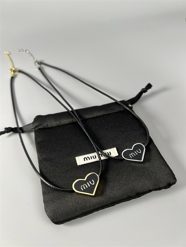 miumiuネックレスミュウミュウチョーカーコピー 2026トレンドおしゃれ新作アクセサリー
