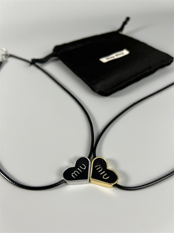 miumiuネックレスミュウミュウチョーカーコピー 2026トレンドおしゃれ新作アクセサリー