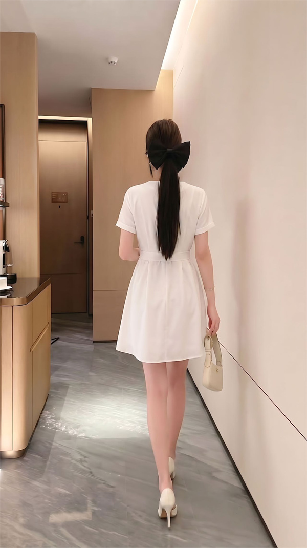 ロゴワンピース ウエストリボンデザイン 大人可愛い PRADA プラダ コピー ワンピース きれいめカジュアル 2026新作