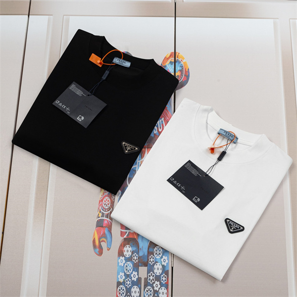 ロングスリーブ シンプルブラック 通勤カジュアル PRADA プラダ コピー Tシャツ 着回し対応 注目商品
