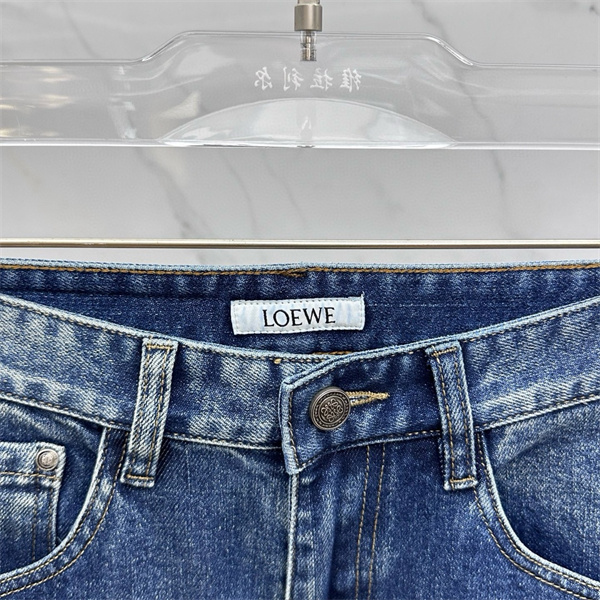 ブルージーンズ バックパッチ付き カジュアルモード LOEWE ロエベ コピー ジーンズ 脚長シルエット 限定感モデル