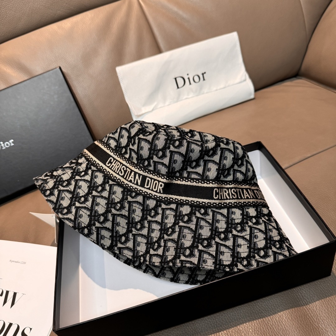 DIORディオールバケットハットコピー高品質頭囲57cm対応おしゃれで万能な一