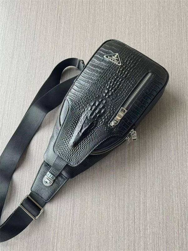 ワンショルダーバッグ レザー調 メンズライク仕様 PRADA プラダ コピー バッグ 外出対応 実用派モデル 今季チェック